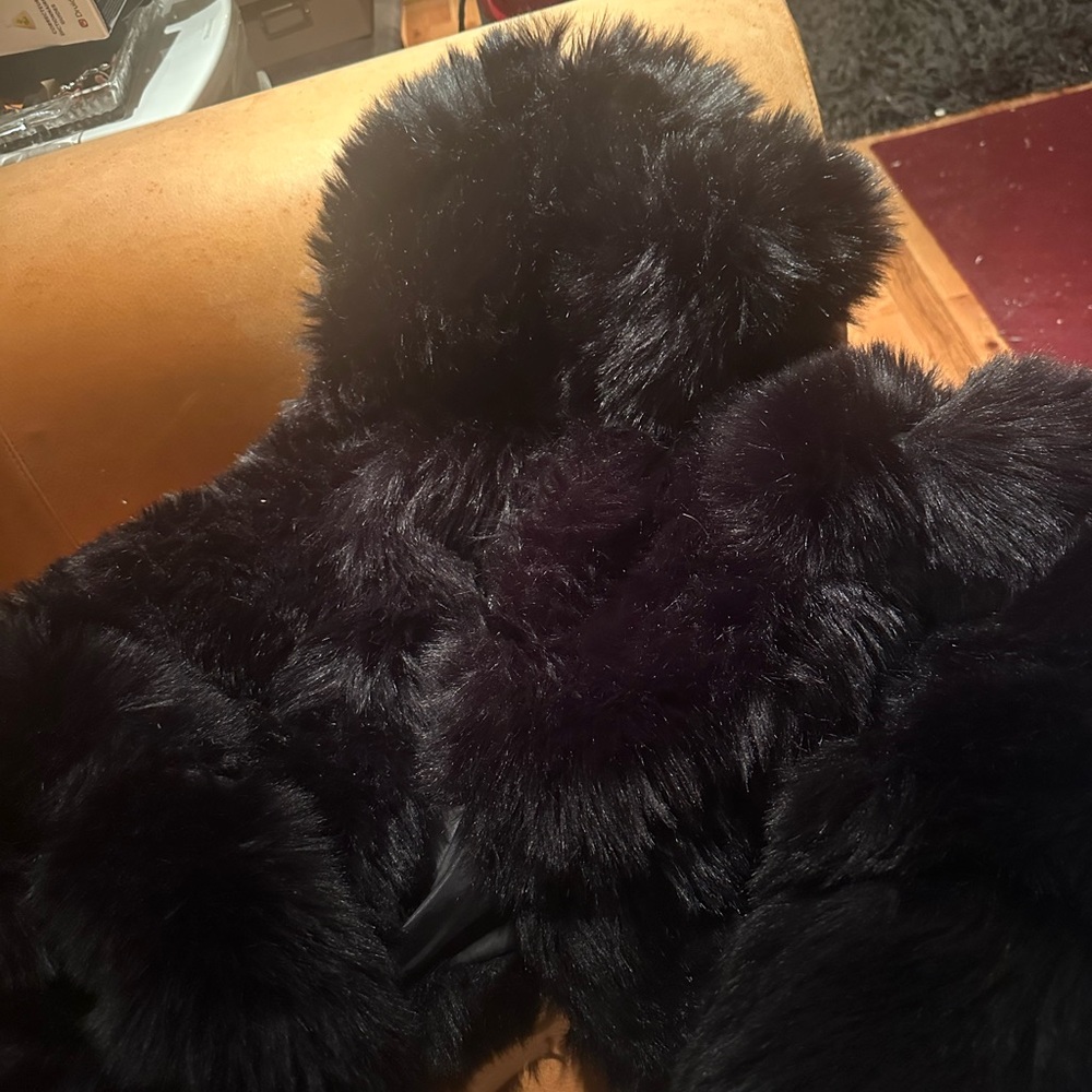 Cropped Luxurious Black Faux Fur Coat